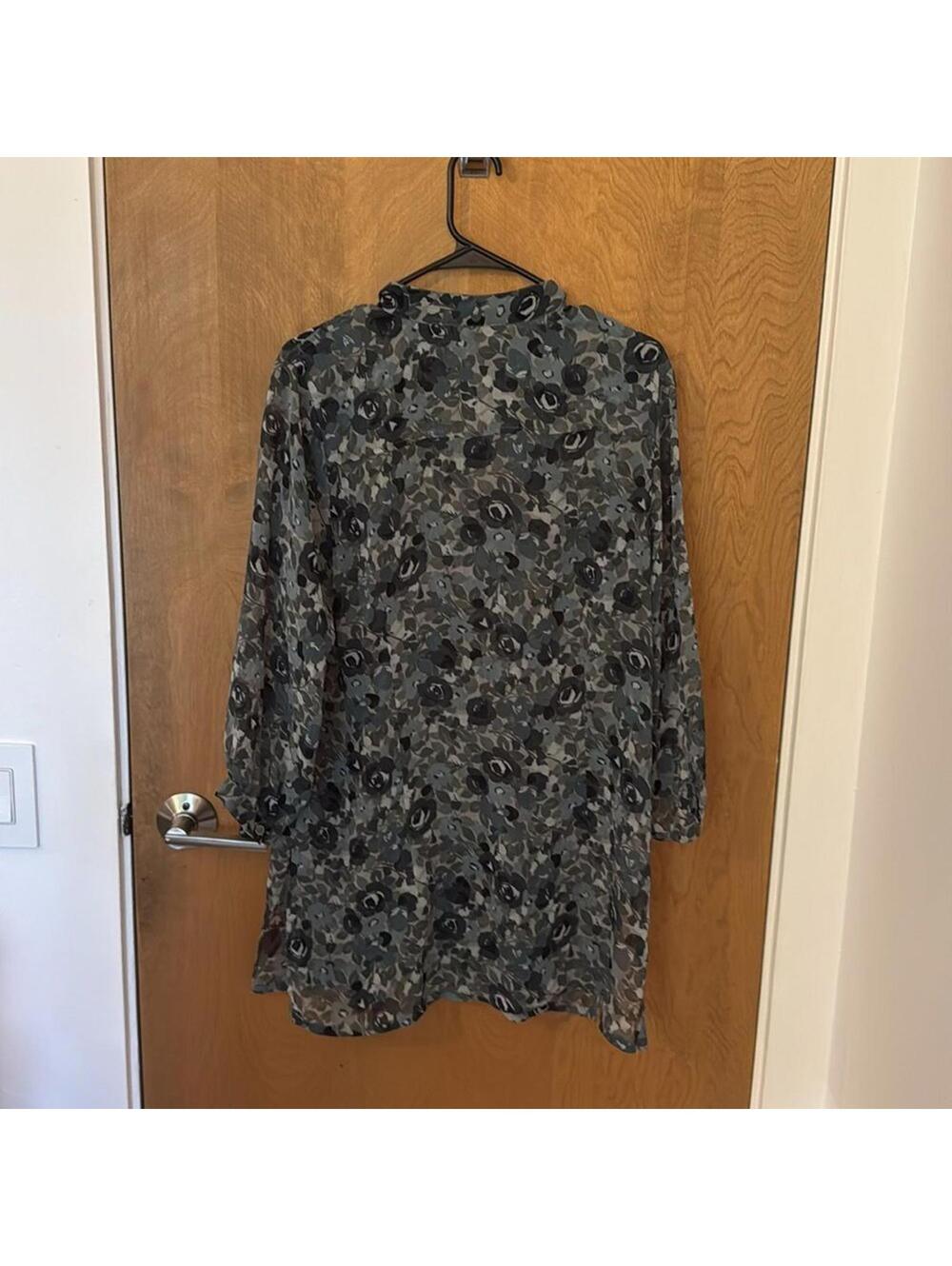 TravelSmith Green Floral Sheer Pleated Bodice Tunic Blouse Women's M Travel Top - Picture 2 of 5